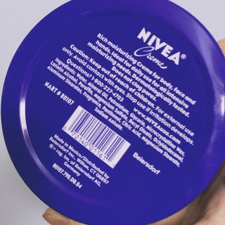 NIVEA｜便宜又大碗的蓝铁罐保湿霜，炒...