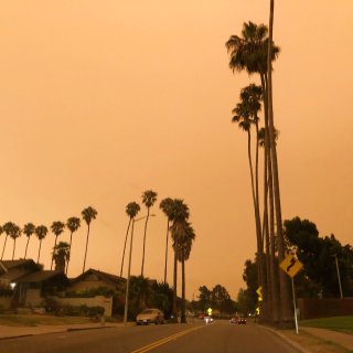末日即视感—山火蔓延的加州...