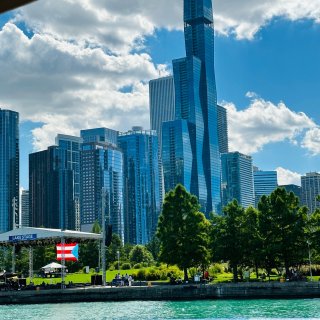 芝加哥天际线：密歇根湖游船之旅🌆🛥️...