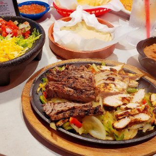 Chuy's 墨西哥餐厅...