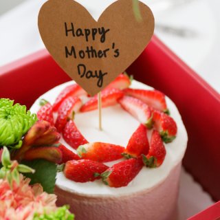 亲手打包一份鲜花和蛋糕给天下所有的母亲！...