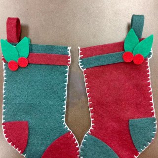 一起做个可爱的圣诞袜挂饰吧🎄...
