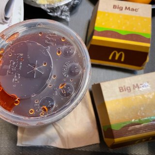 麦当劳big Mac 买一送一，你们都买...