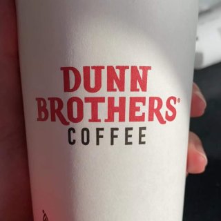 在Dun Brothers咖啡馆打发一点...