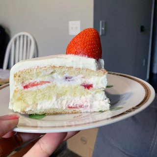 宅家做的草莓蛋糕🍰...