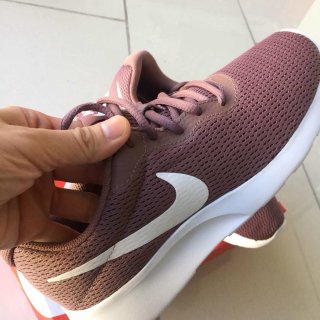 Nike运动鞋