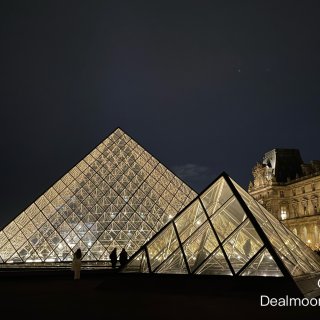 Louvre Pyramid (Pyramide du Louvre)