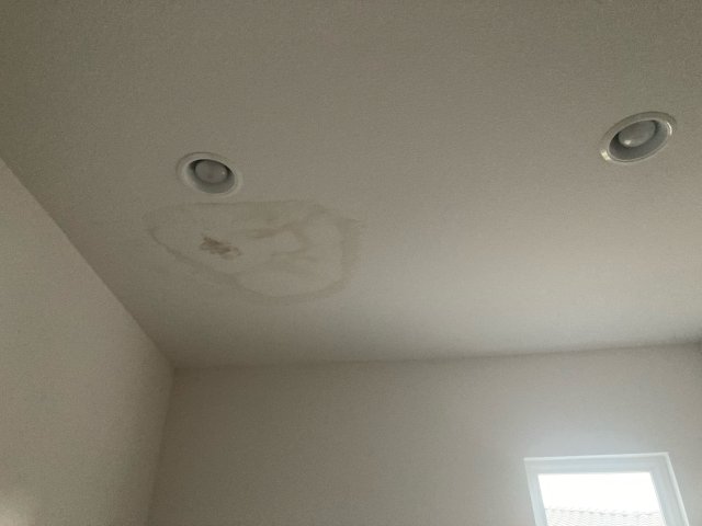 下雨天遭遇房顶漏水