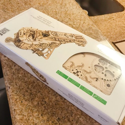 自己买的圣诞礼物组装手摇风琴