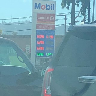 你那油價還好嗎⁉️加州油價又見6⃣️開頭...