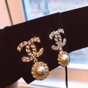 Chanel耳环，精致的一款，戴着好看吖！