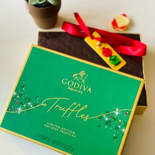 Godiva的节日礼盒🎁，买来就赶紧开吃...