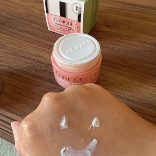 倩碧Clinique防晒霜和腮红膏测评：打造自然妆容