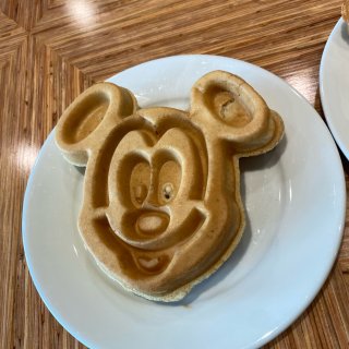 去Disney预定的酒店提供的免费🆓早餐...