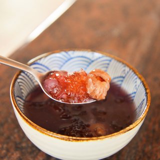 【处暑，来碗滋阴润燥的桃胶皂角米养颜甜品...