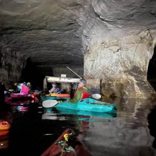 旅游计划-夏日里的清凉洞穴kayak...