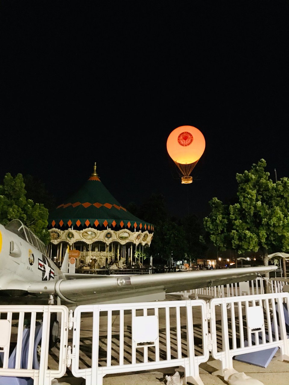 尔湾大公园的热气球免费体验...