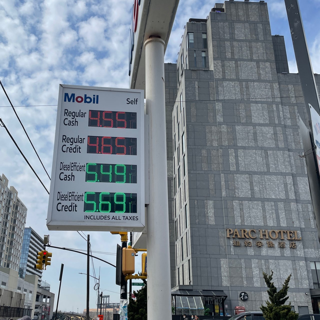 纽约油价$4.55｜电能车🉑️提上日程...