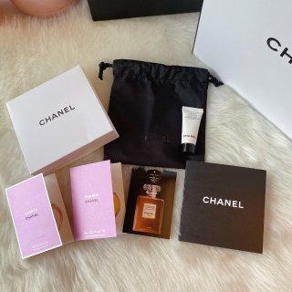 Chanel 最便宜的包/化妝包...