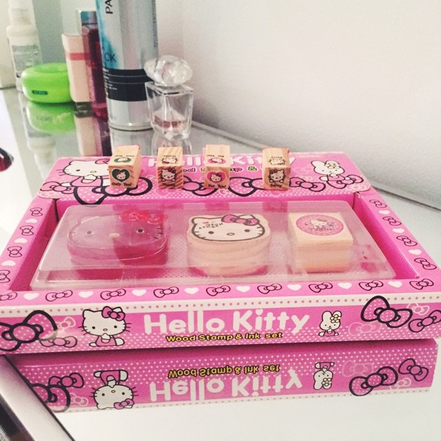 Hello Kitty 凯蒂猫,Versace 范思哲,Burberry 巴宝莉