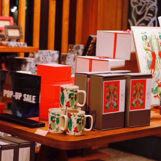 西雅图星巴克旗舰店，圣诞期间不是一家咖啡...