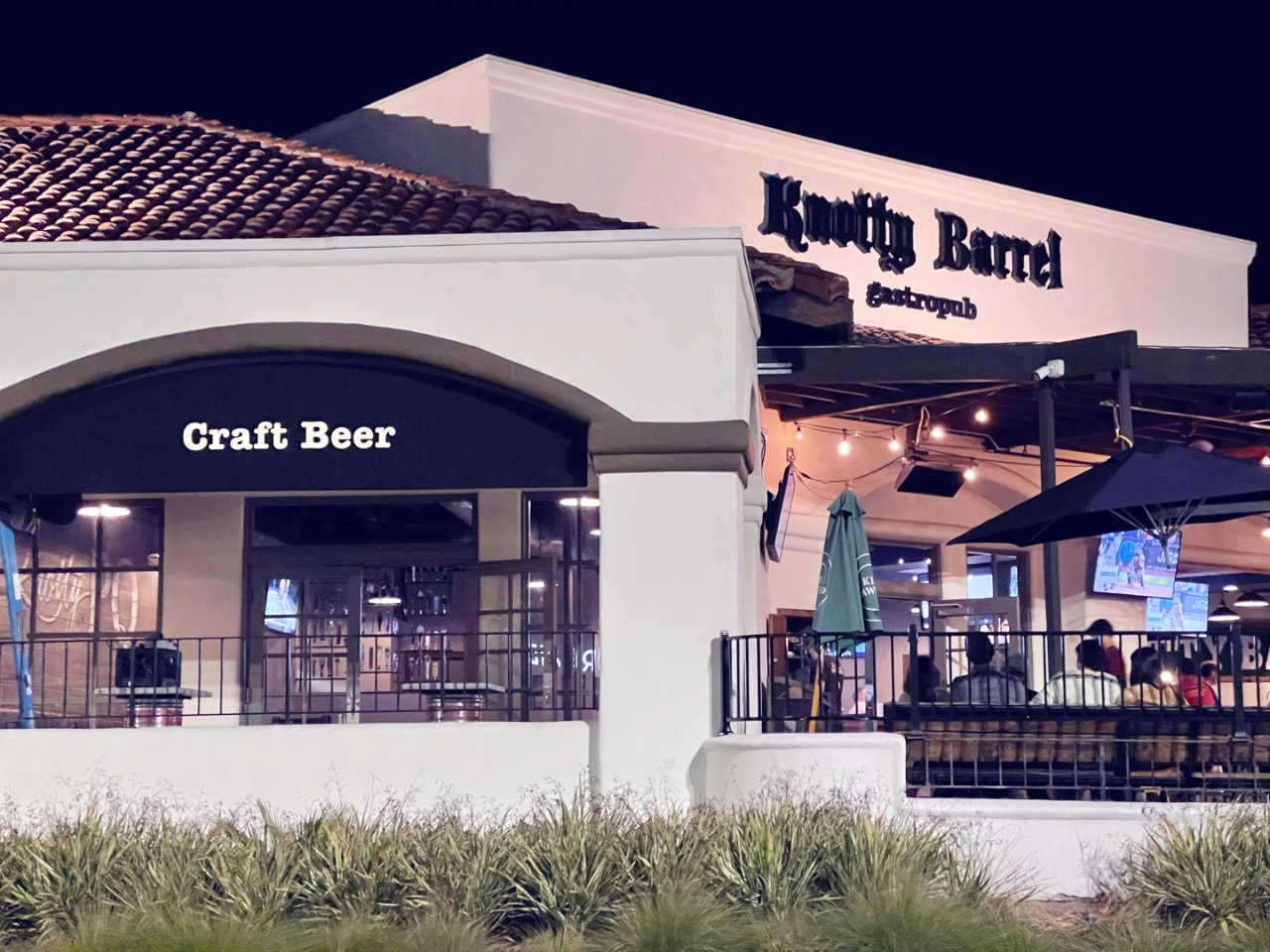 街坊的啤酒屋Knotty Barrel...