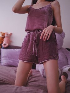Cloroom丝绒睡衣测评 | 紫色的温柔