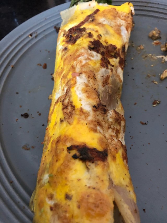 做了一份烤冷面，感觉有点像做煎饼果子？