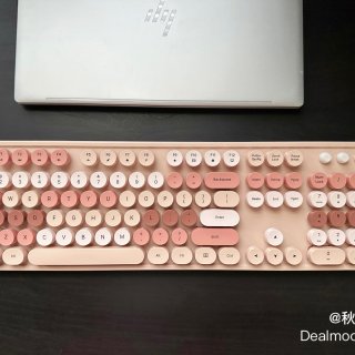 是粉粉嫩嫩的少女心键盘吖...