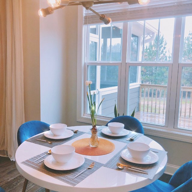 蓝色+金色为主调的早餐厅！