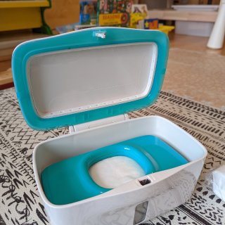 7.寶寶好物分享-oxo濕巾盒也可以乾著...