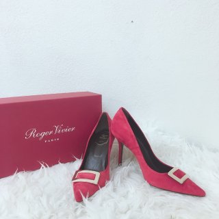 终于有一双比较lady的红鞋子啦...