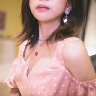 C/MEO超温柔的粉色波点裙｜约会必备！...