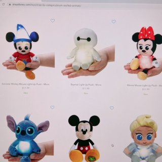 Disney玩偶买一送一啦...