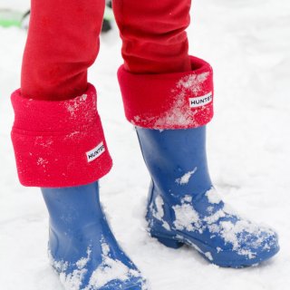 终于穿上靴袜可以开心的玩雪了！...