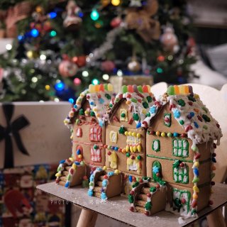 每年的圣诞亲子活动🎄一起盖姜饼屋🏠...