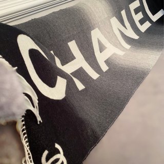 Chanel秋冬新款披肩围巾...