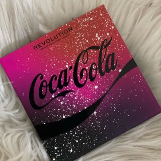眾測coca cola 眼影盤...