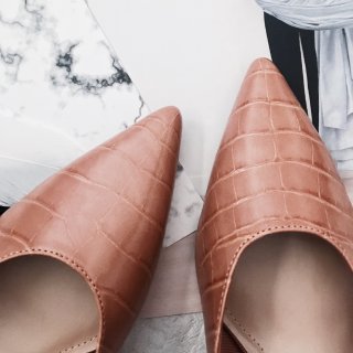 鞋子｜藕粉色的Zara穆勒鞋...