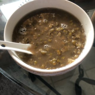 九阳紫砂煲的绿豆汤就是好吃😋...