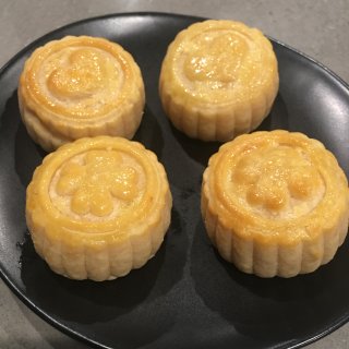 中秋月餅🥮：酥皮流心奶黃+廣式蓮蓉蛋黃...