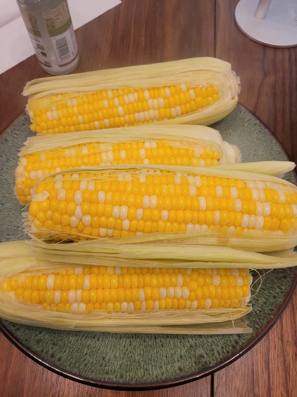 兩種顏色的玉米...