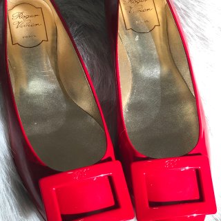 ❤️Roger Vivier红色平底鞋❤...