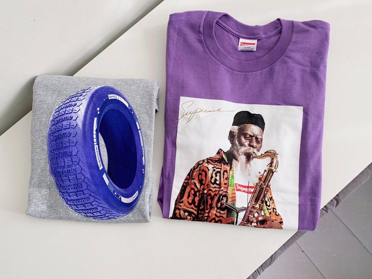 𝙎𝙪𝙥𝙧𝙚𝙢𝙚 紫色元素的T-shirt...