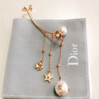 Dior的耳环