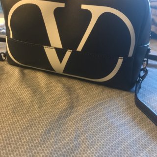 宅家买Valentino 包包...