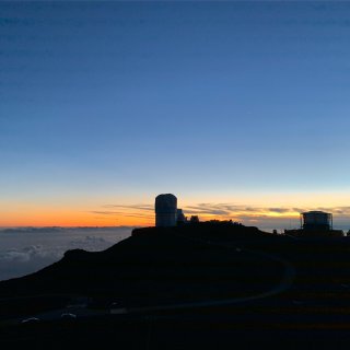 在三千米的火山上漫步云端，看日落和繁星...