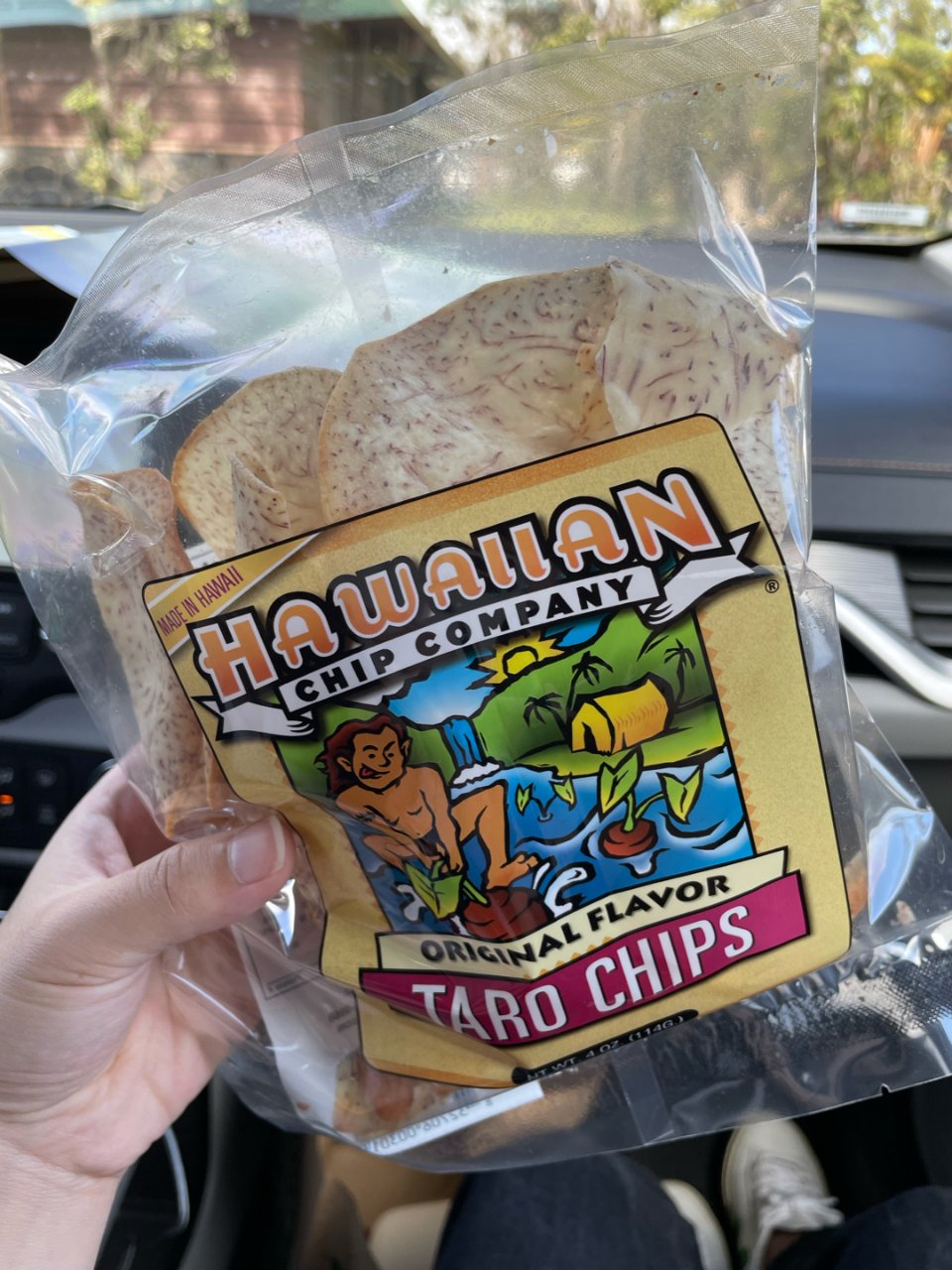 在夏威夷买到我最爱的芋头薯片！！Taro...