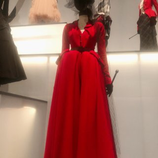 逛逛Dior展 每一条裙子都成仙啦...