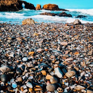 绝美加州一号｜自然的馈赠：玻璃沙滩...